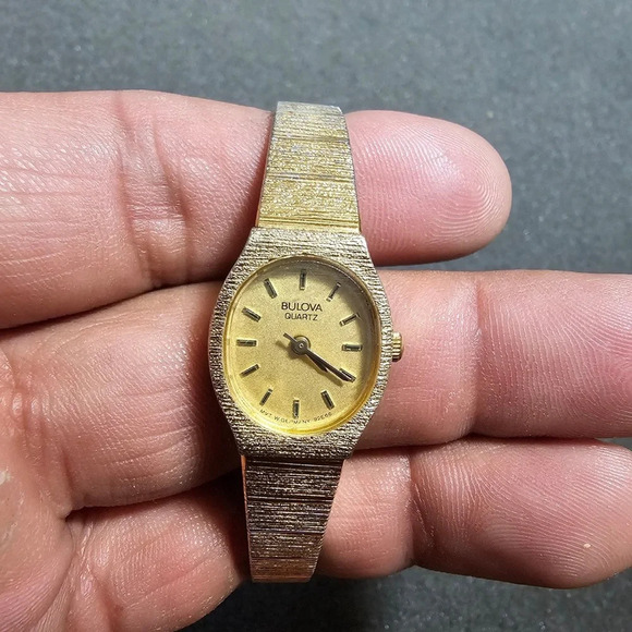 Vintage Bulova P8 Ladies Gold Tone Quartz Cocktail Watch Working - Picture 1 of 10